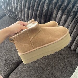 tan UGG mini platform boots women’s size 7